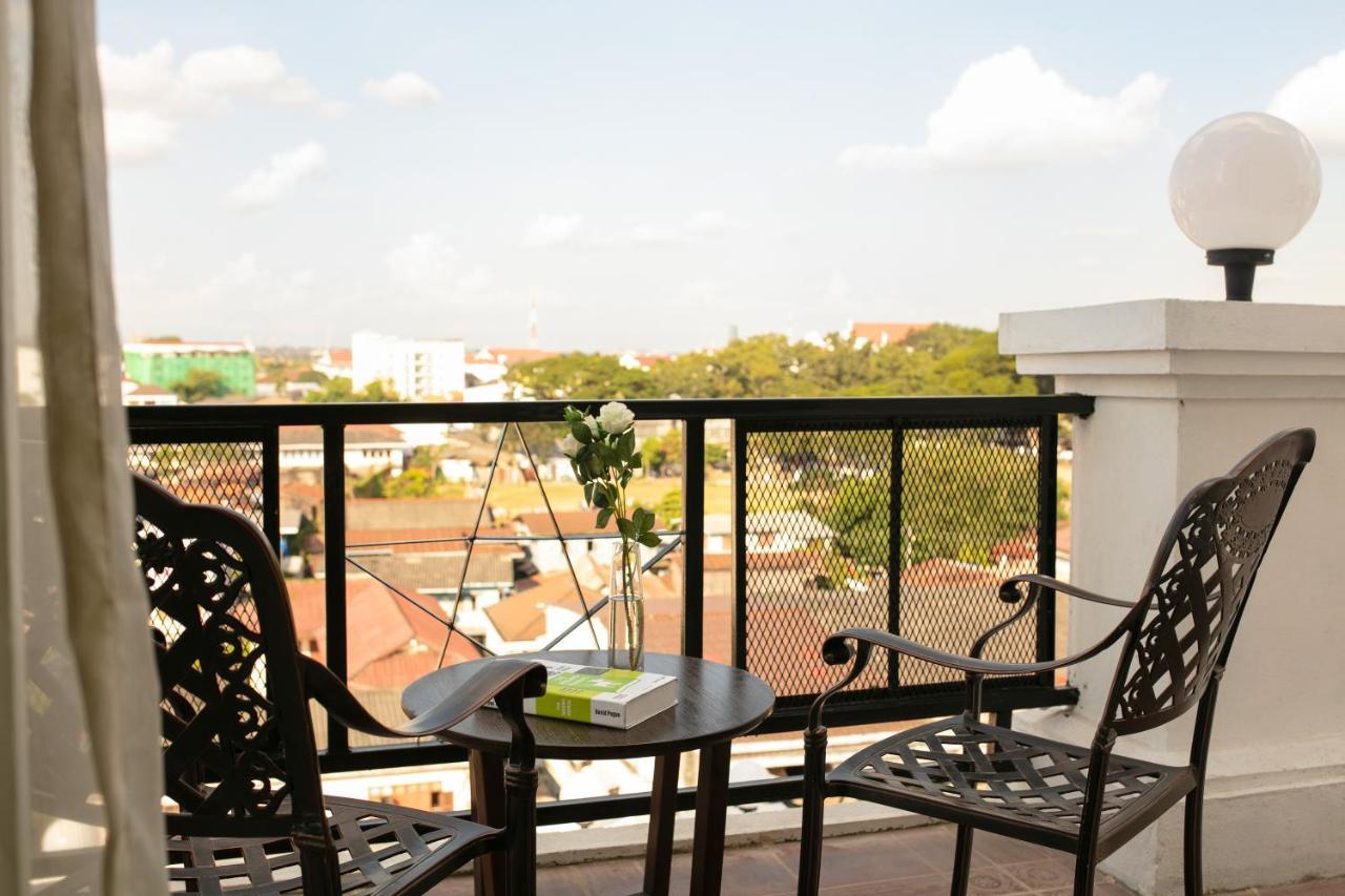 Azalea Parkview Hotel Vientiane Exterior photo